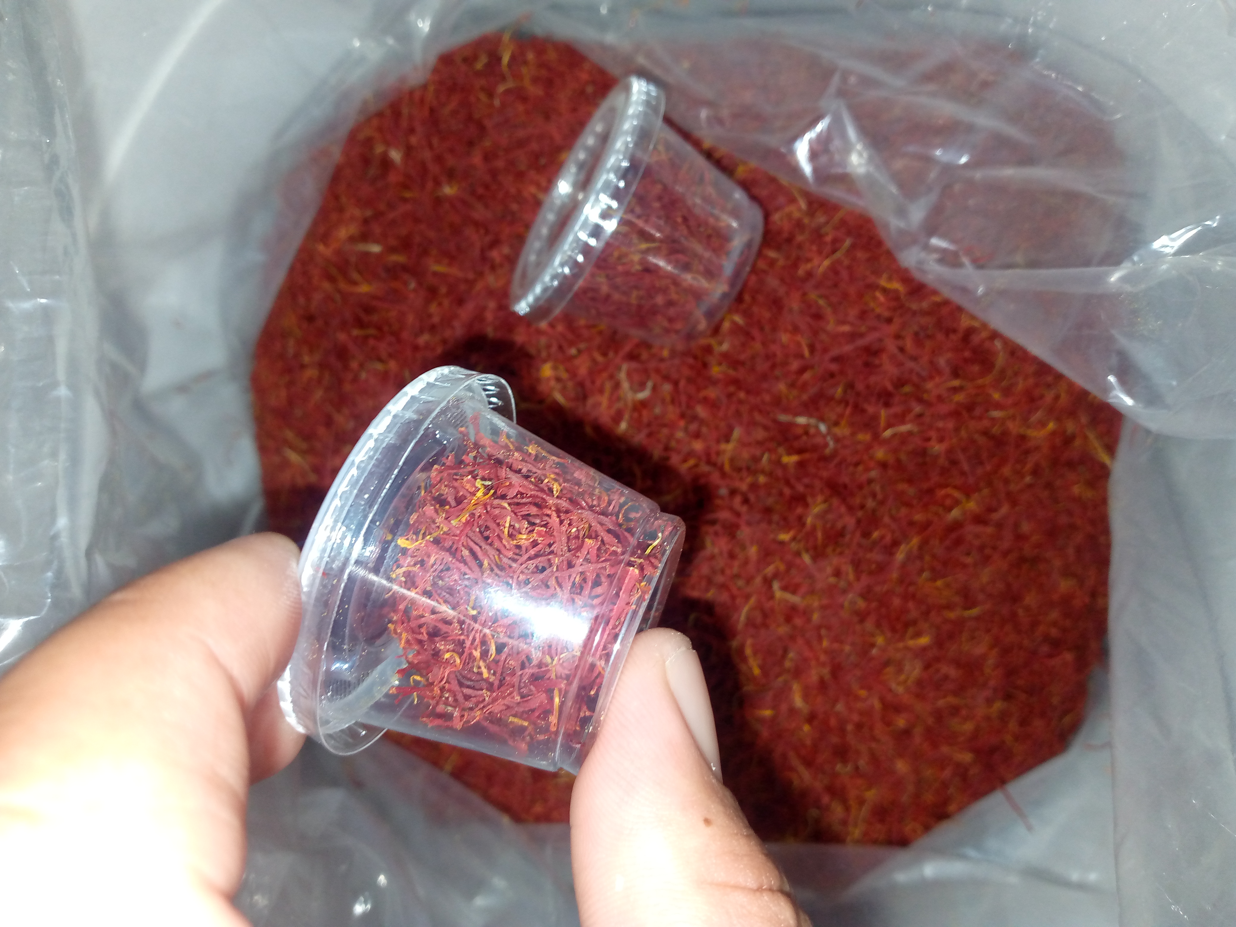 الزعفران الحر تالوين اصلي 100٪ جودة عالية دواء حاجة ݣارنتي نقا تبارك الله شوف او قلب عاد خلص بثمن مناسب 35 درهم