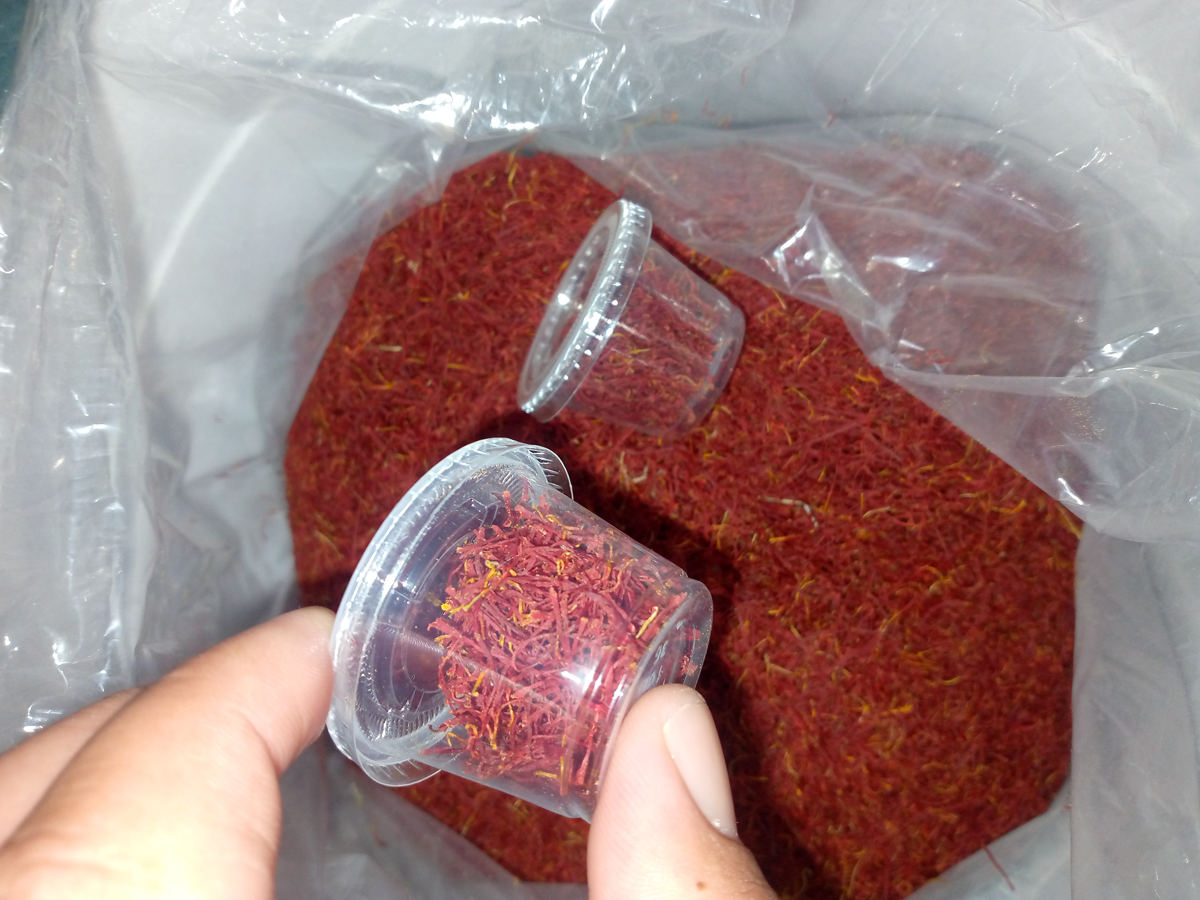 الزعفران الحر تالوين اصلي 100٪ جودة عالية دواء حاجة ݣارنتي نقا تبارك الله شوف او قلب عاد خلص بثمن مناسب 35 درهم