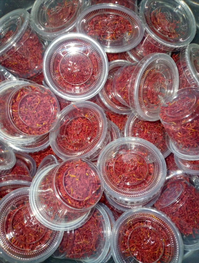 الزعفران الحر تالوين اصلي 100٪ جودة عالية دواء حاجة ݣارنتي نقا تبارك الله شوف او قلب عاد خلص بثمن مناسب 35 درهم