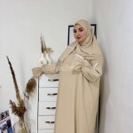 عباية الصلاة المصنوعة من قماش الكريب الوردي